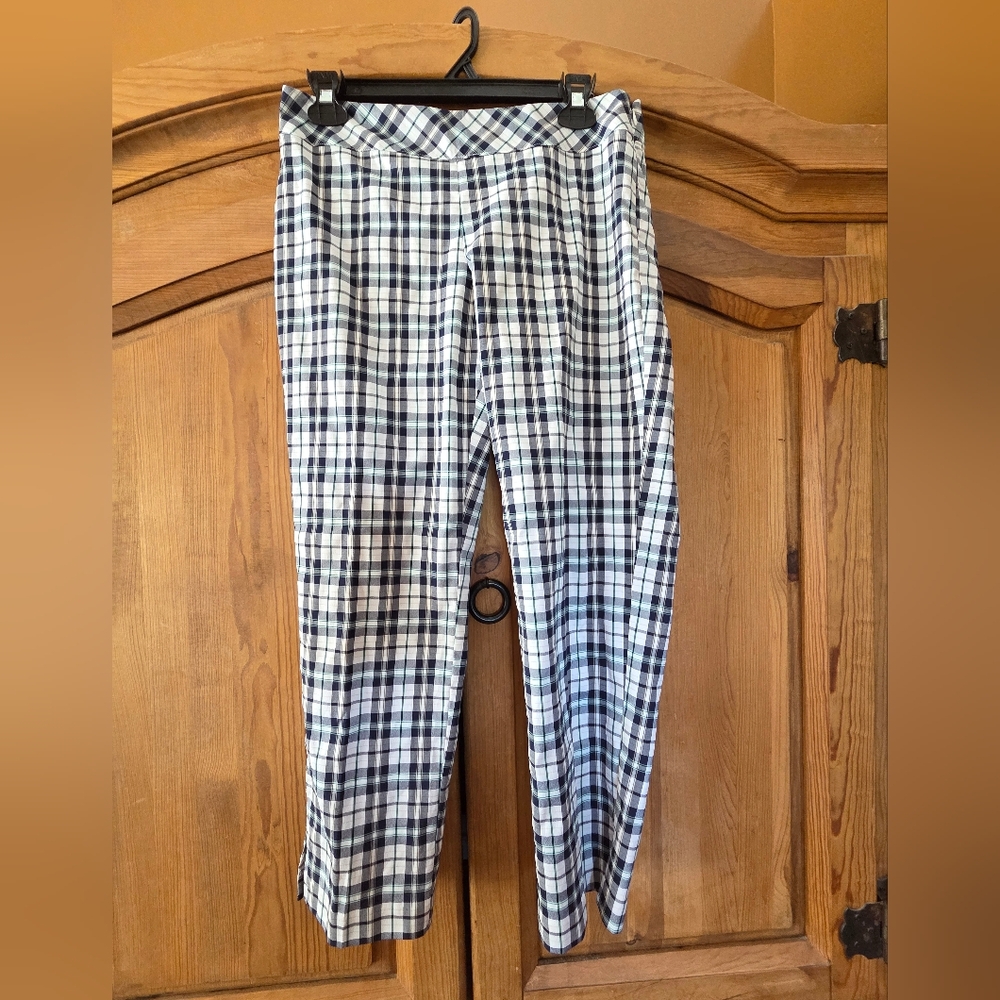 IZOD Women's Golf Capri Pants Navy Blue White & Green Plaid Stretch Size 4 EUC